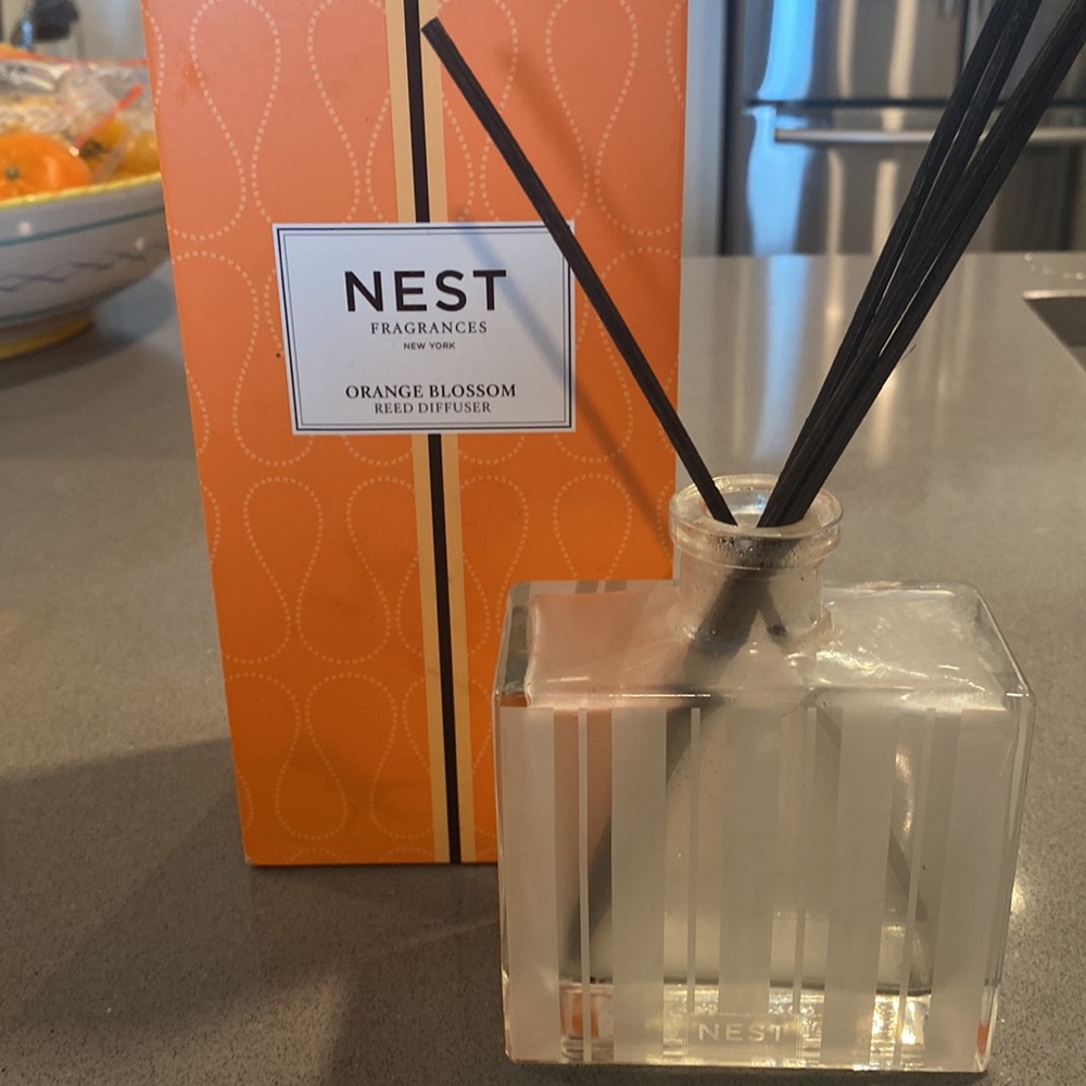 Two Reed diffusers - Picture 2 of 3